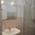 塞纳里奥卡迪塔旅舍 * Lisboa